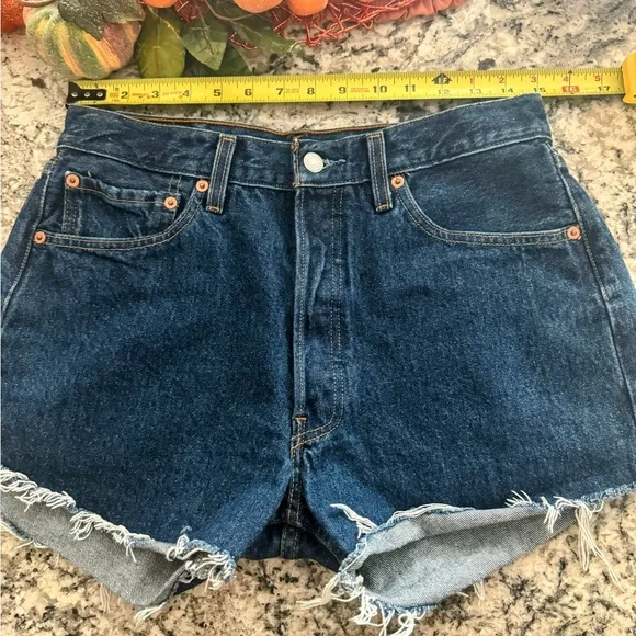 Levi’s Denim Dark Wash Blue Jean Cutoffs  Shorts Women’s Size 32 euc - Picture 3 of 11
